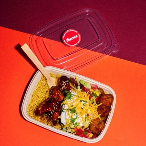 Menu wings : wings caramélisées, riz, crudités et sauce