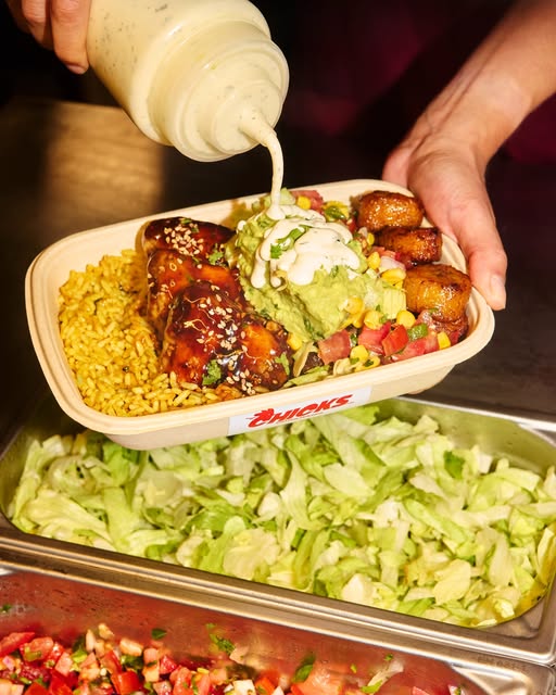 Barquette wings, guacamole et alocos nappée de sauce