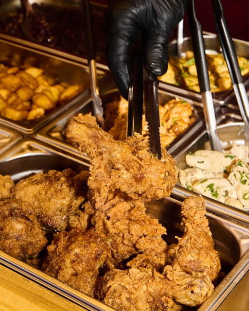 Poulet crispy maison attrapé à la pince